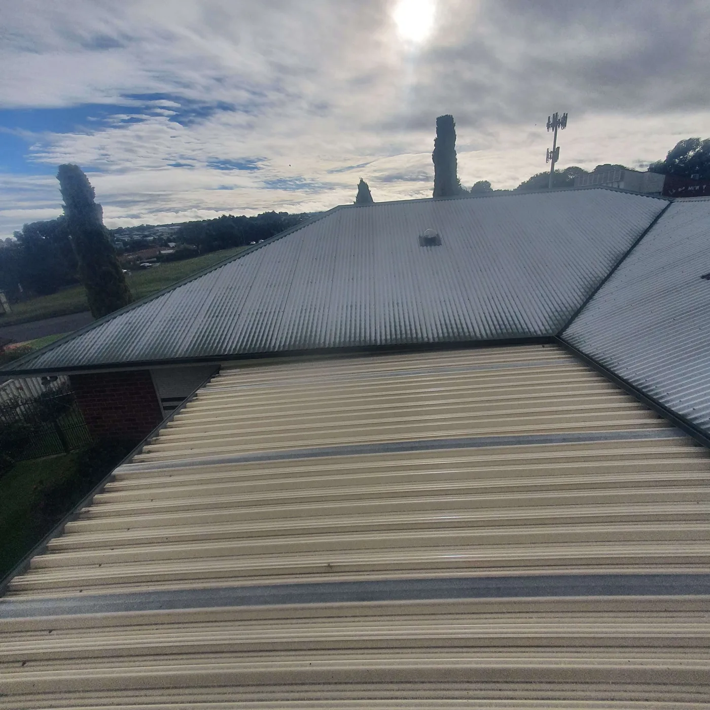 Featured image for Signs Your Roof May Need Repainting