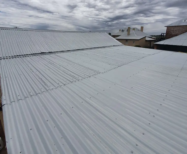 Corrugated roof after a complete light-coloured repaint